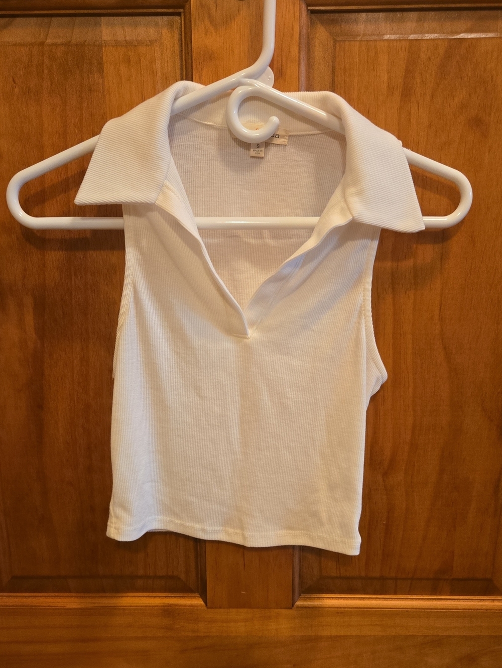 Women's White Collared Sleeveless Knit Top
